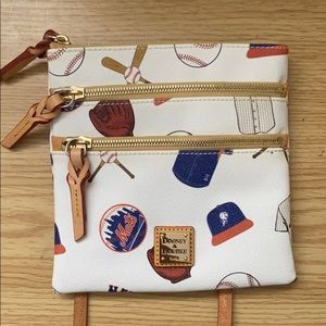 Dooney & Bourke MLB Mets Triple Zip Crossbody